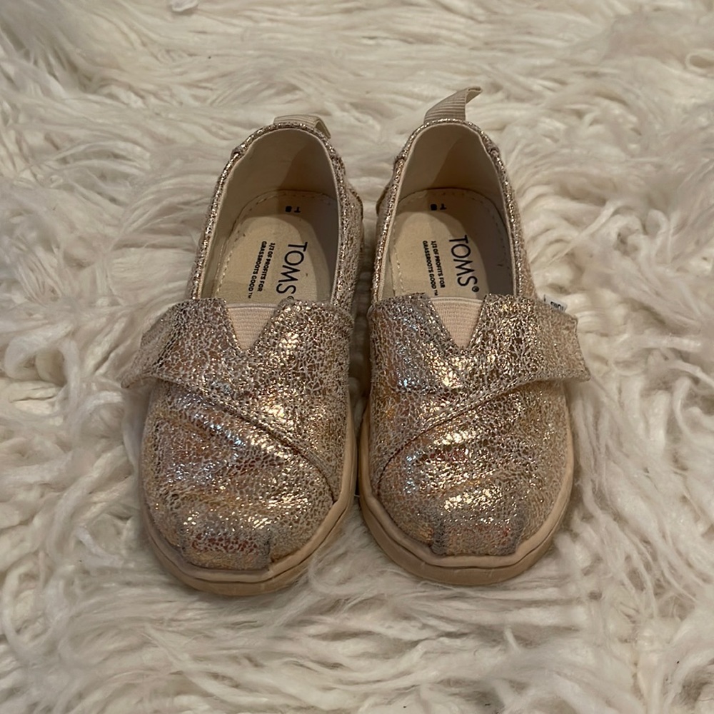 Toddler girls Tom’s